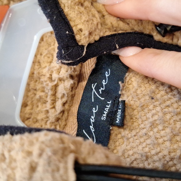 Fluffy Pullover - Picture 4 of 4